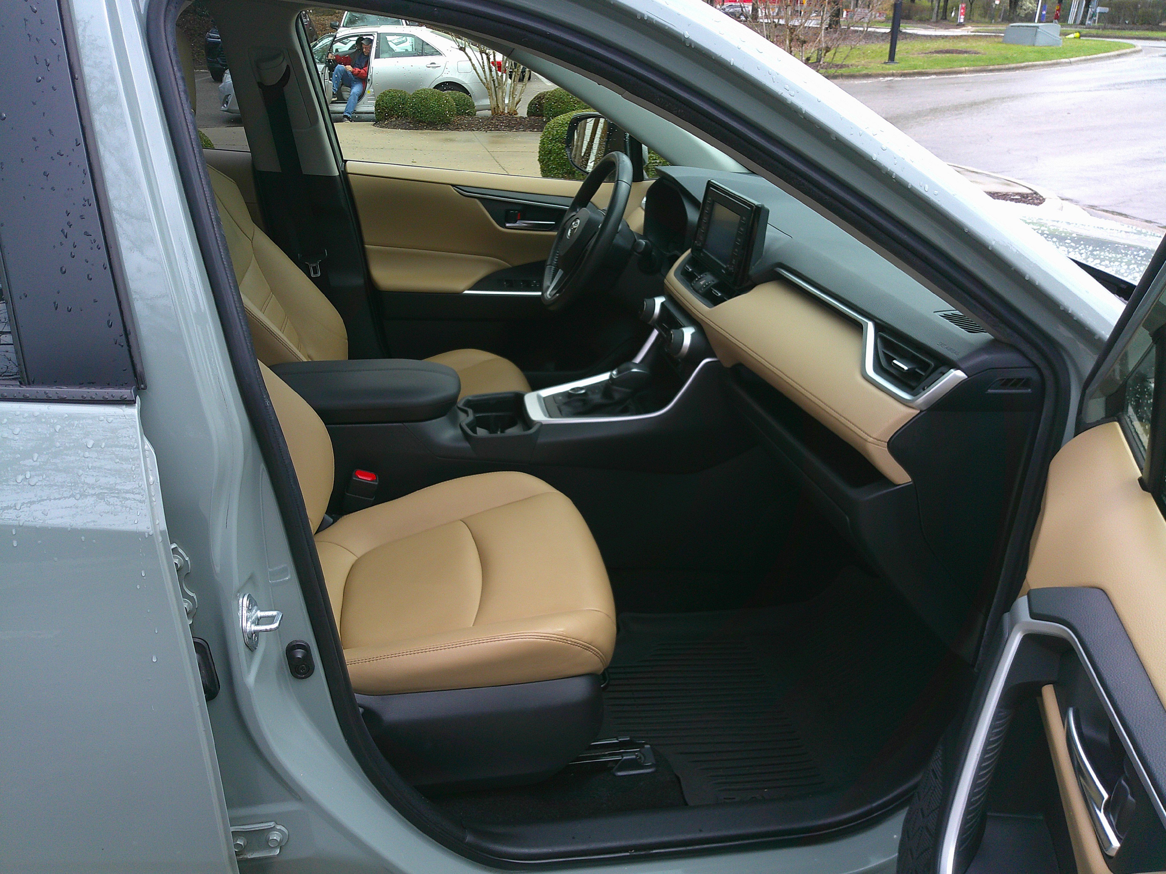 Used 2021 Toyota RAV4 XLE Premium image 48