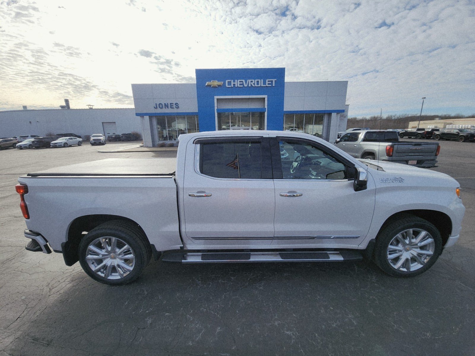 Used 2023 Chevrolet Silverado 1500 High Country w/ High Country Premium Package AWD/4WD image 6