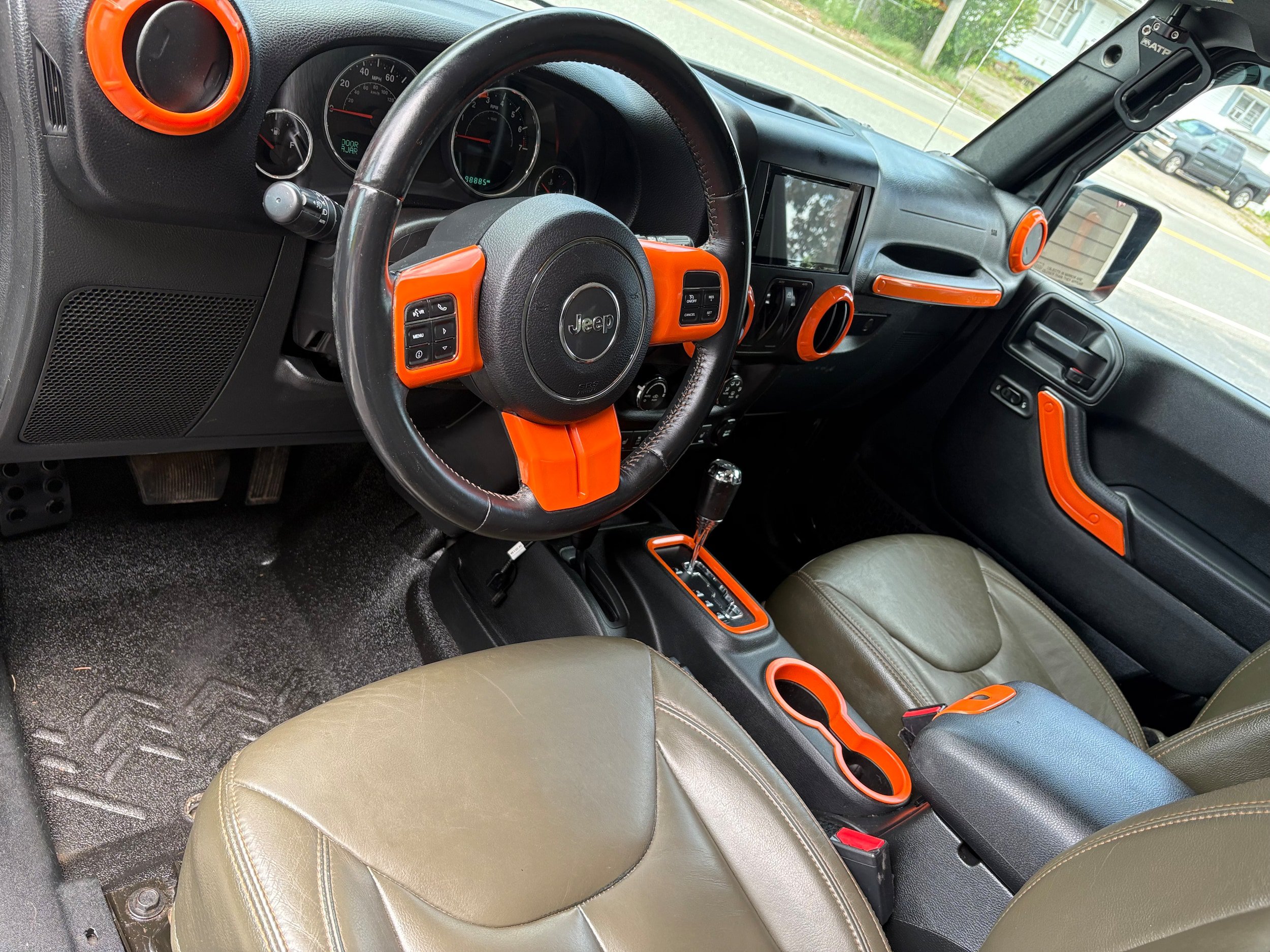 Used 2017 Jeep Wrangler Sahara AWD/4WD image 18