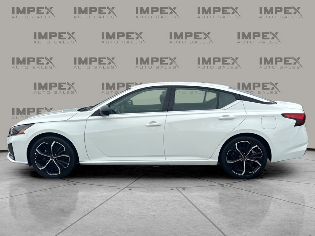 Used 2025 Nissan Altima 2.5 SR image 2