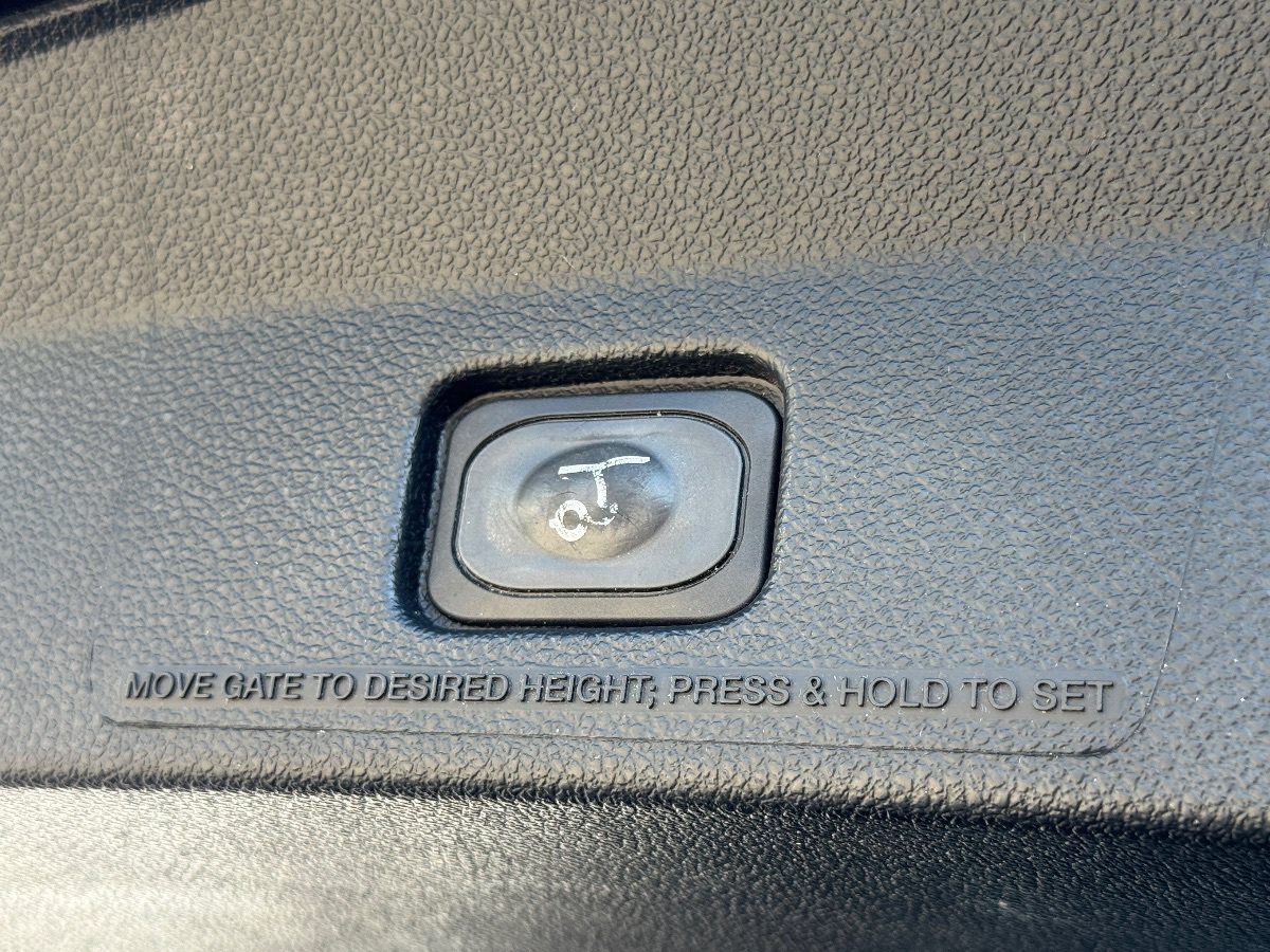 Used 2019 Ford Explorer XLT w/ Equipment Group 202A FWD image 16