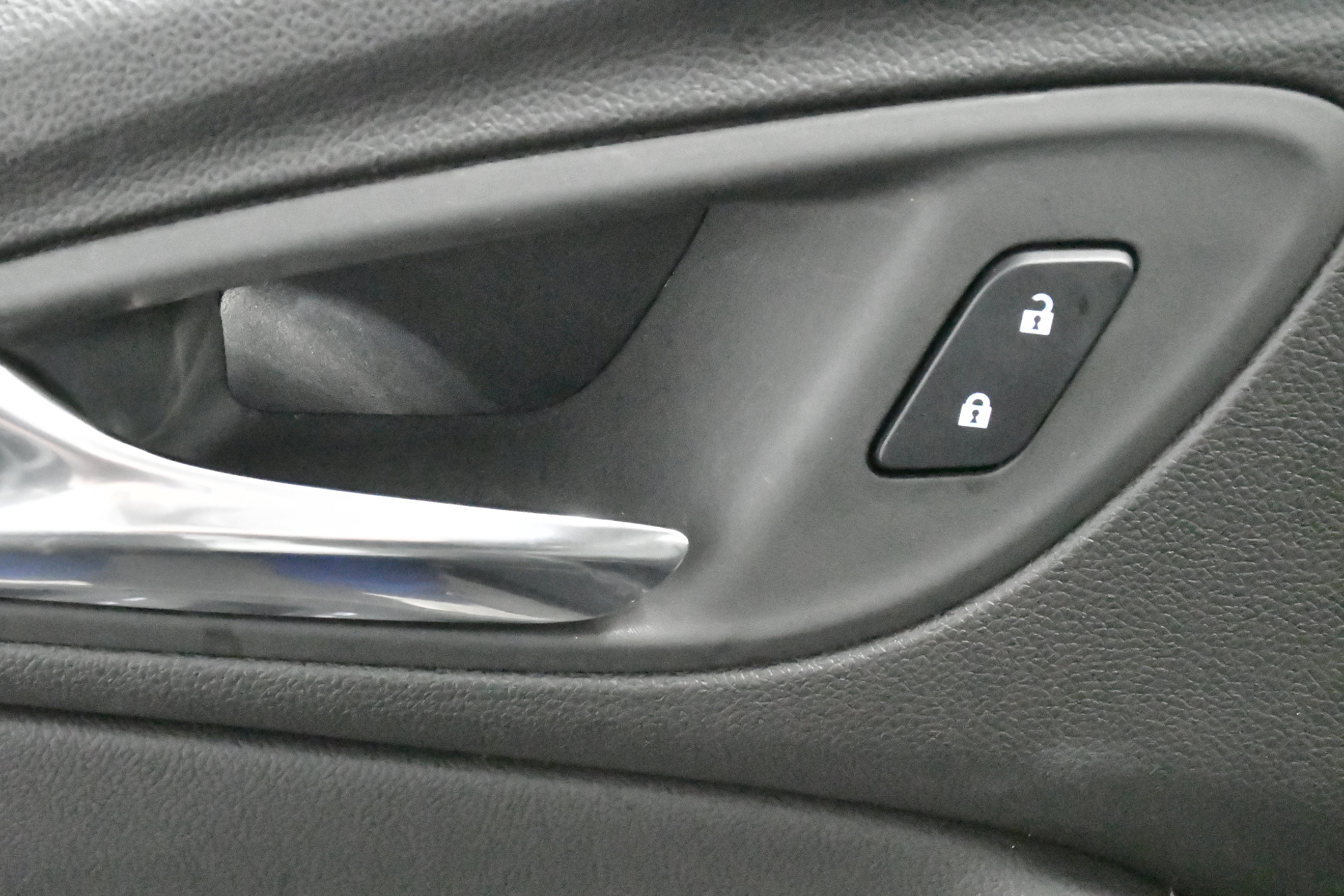 Used 2023 Buick Encore GX Select w/ Sport Touring Package image 16