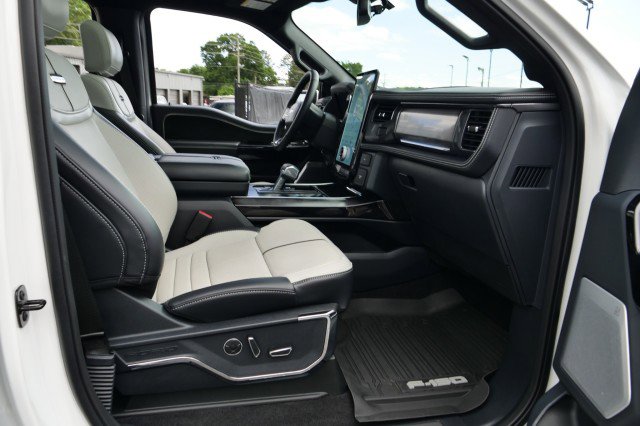 Used 2024 Ford F150 Lightning Platinum AWD/4WD image 45