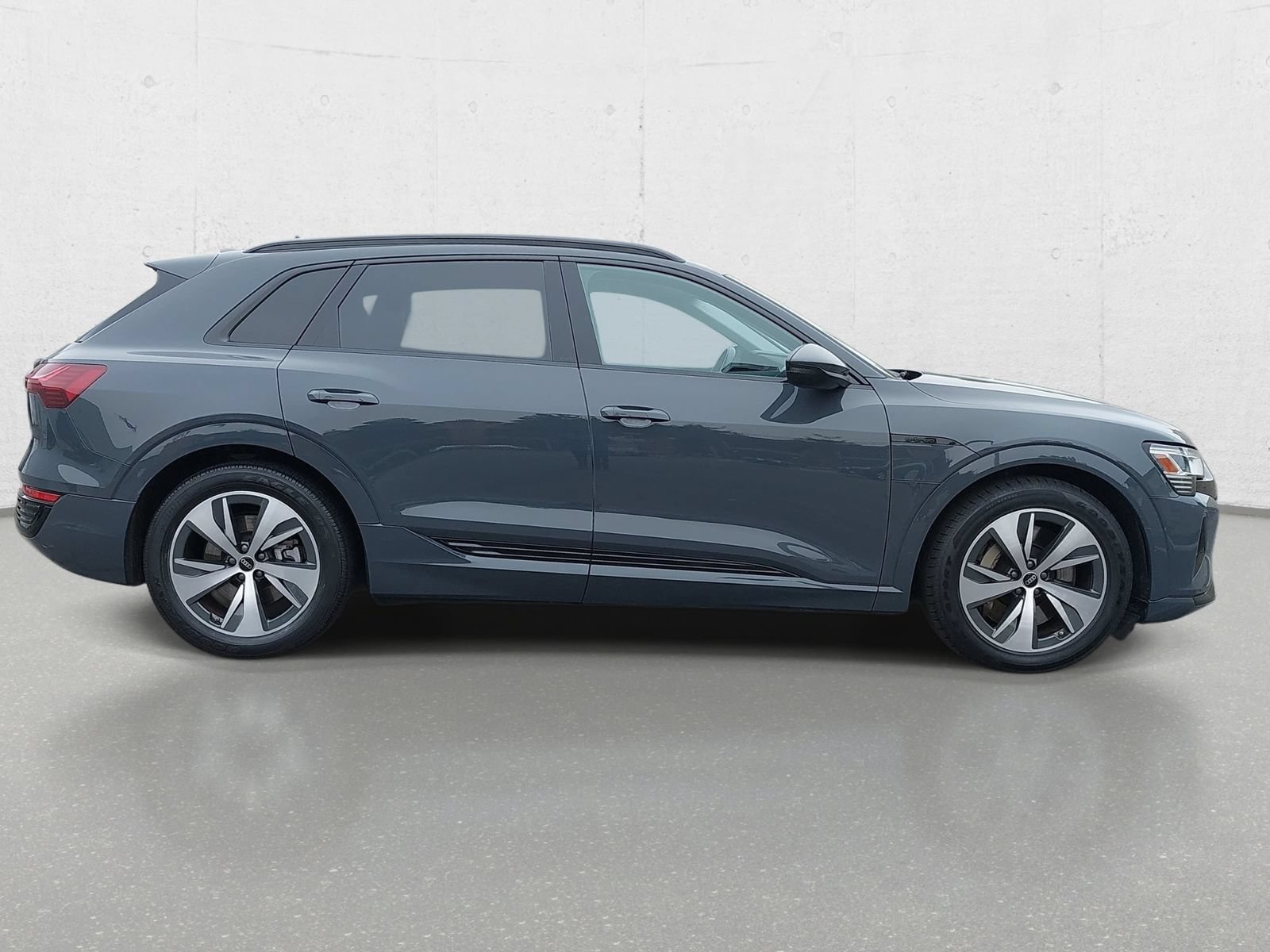 Used 2024 Audi Q8 e-tron Premium Plus AWD/4WD image 4