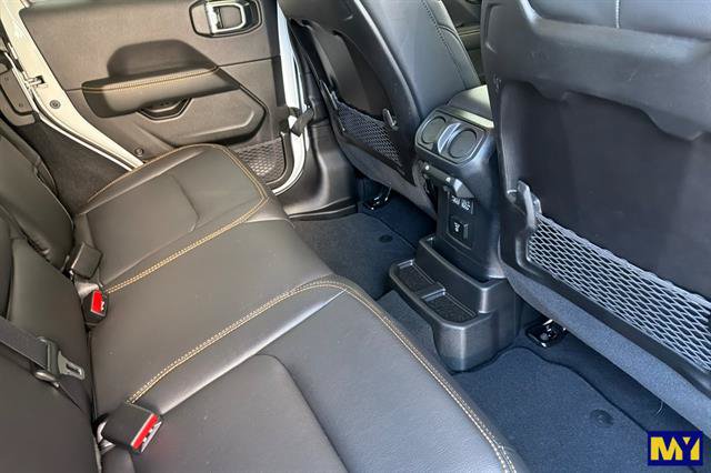 Used 2026 Jeep Wrangler Unlimited Sahara AWD/4WD image 18