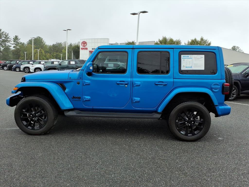 Used 2022 Jeep Wrangler Unlimited Sahara AWD/4WD image 14