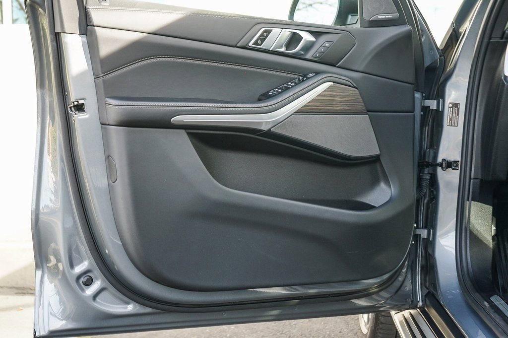 Used 2024 BMW X5 sDrive40i w/ Premium Package image 8