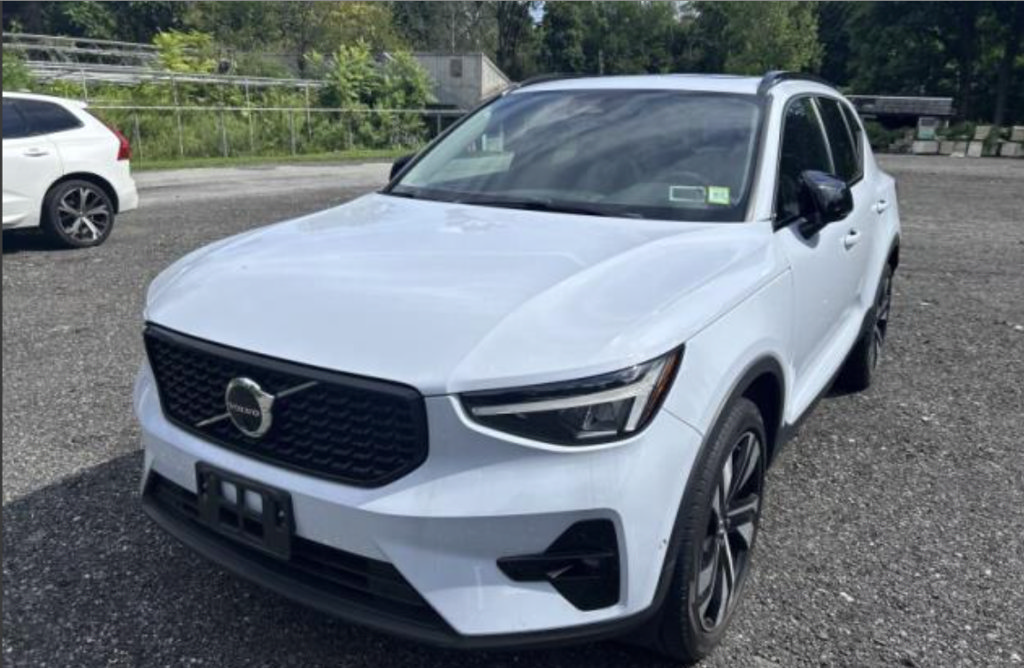 Used 2024 Volvo XC40 B5 Plus w/ Protection Package Premier