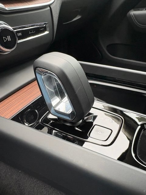 Used 2024 Volvo XC60 B5 Plus w/ Protection Package Premier AWD/4WD image 24