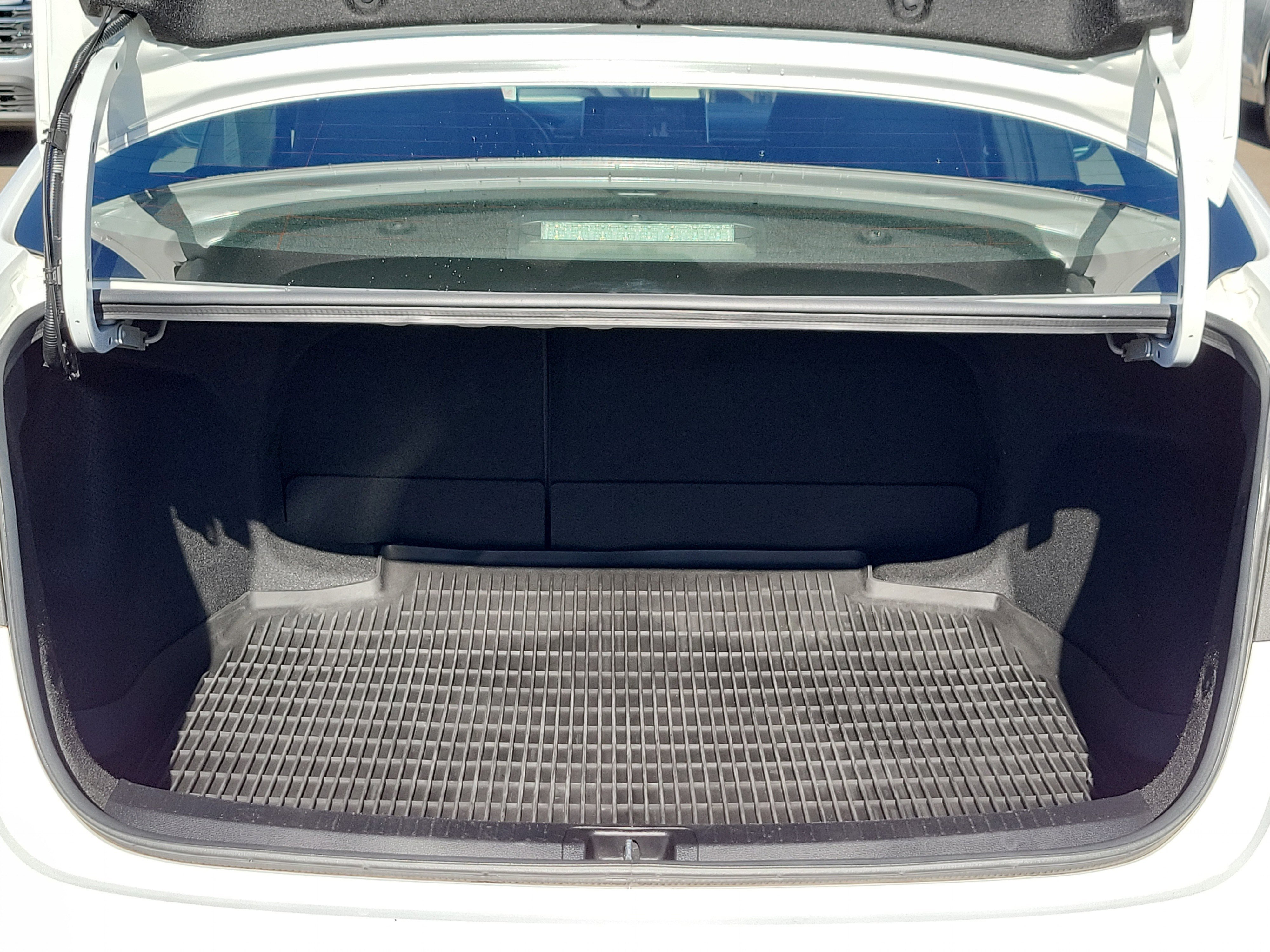 Used 2020 Toyota Corolla LE image 12