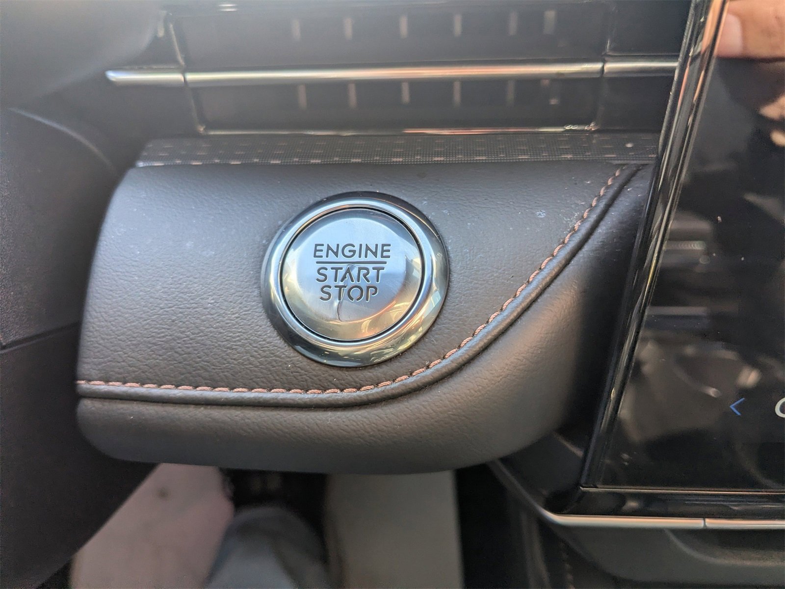 Used 2024 Lincoln Nautilus Reserve w/ Jet Appearance Package (87T) image 32