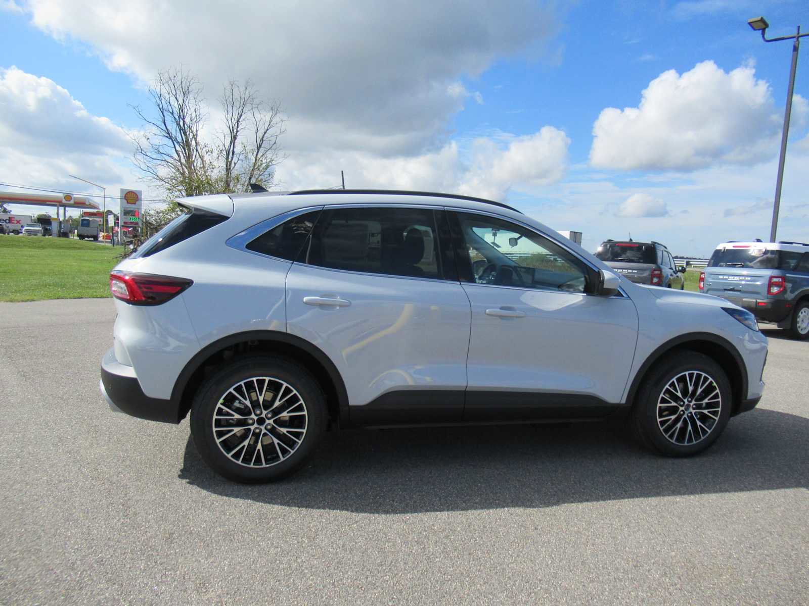 New 2026 Ford Escape SE FWD image 4