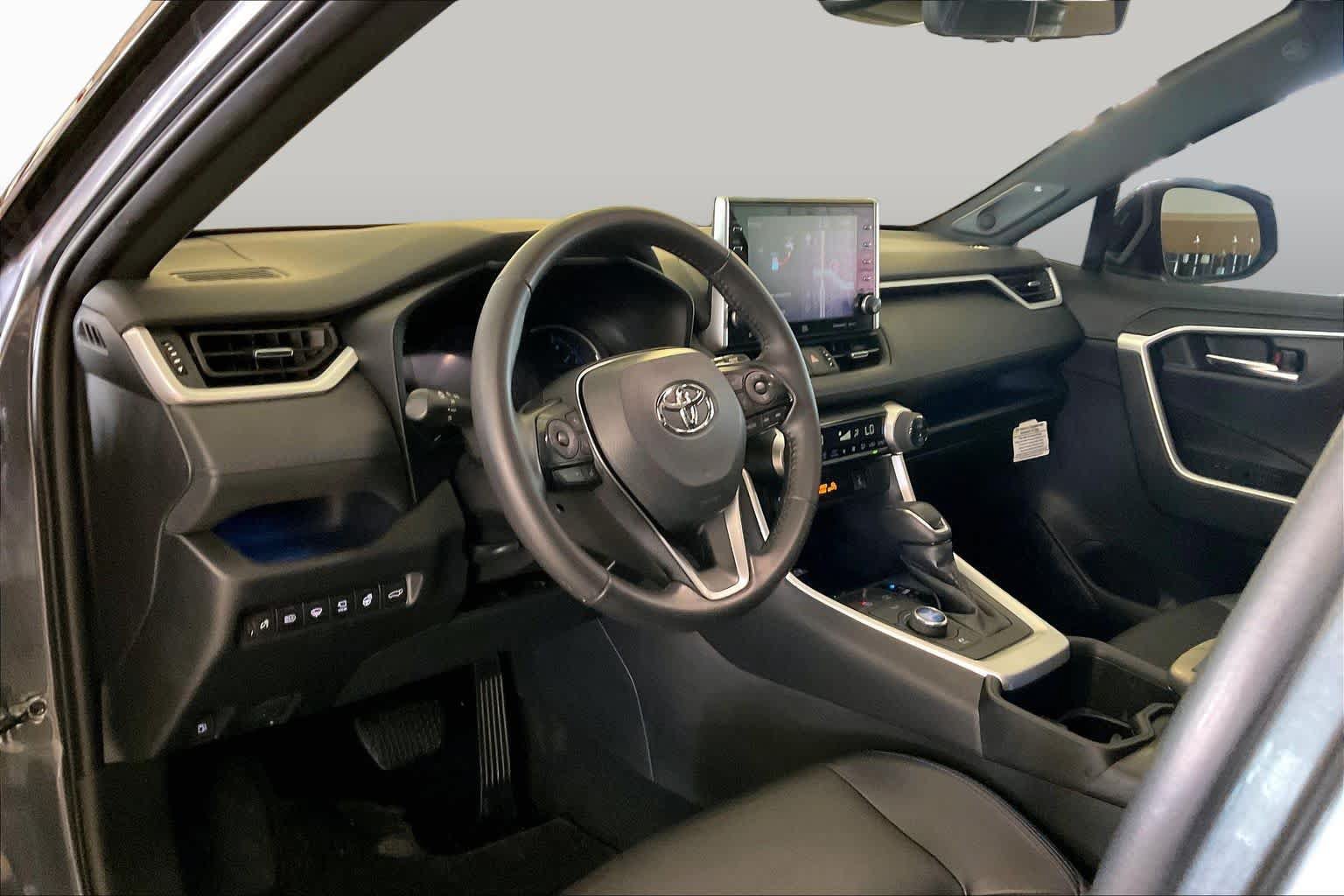 Used 2022 Toyota RAV4 XSE AWD/4WD image 16