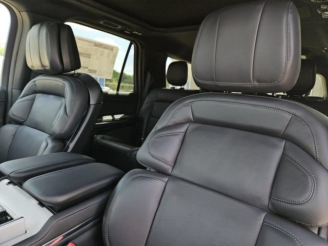New 2026 Lincoln Navigator L Reserve w/ Jet Appearance Package AWD/4WD image 18