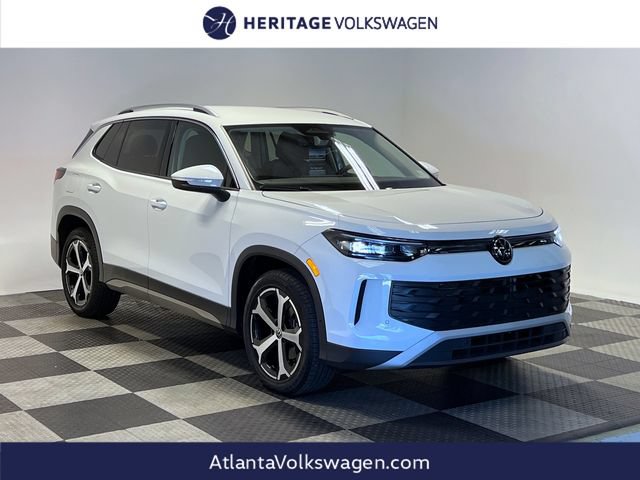 Used 2025 Volkswagen Tiguan SE FWD image 1
