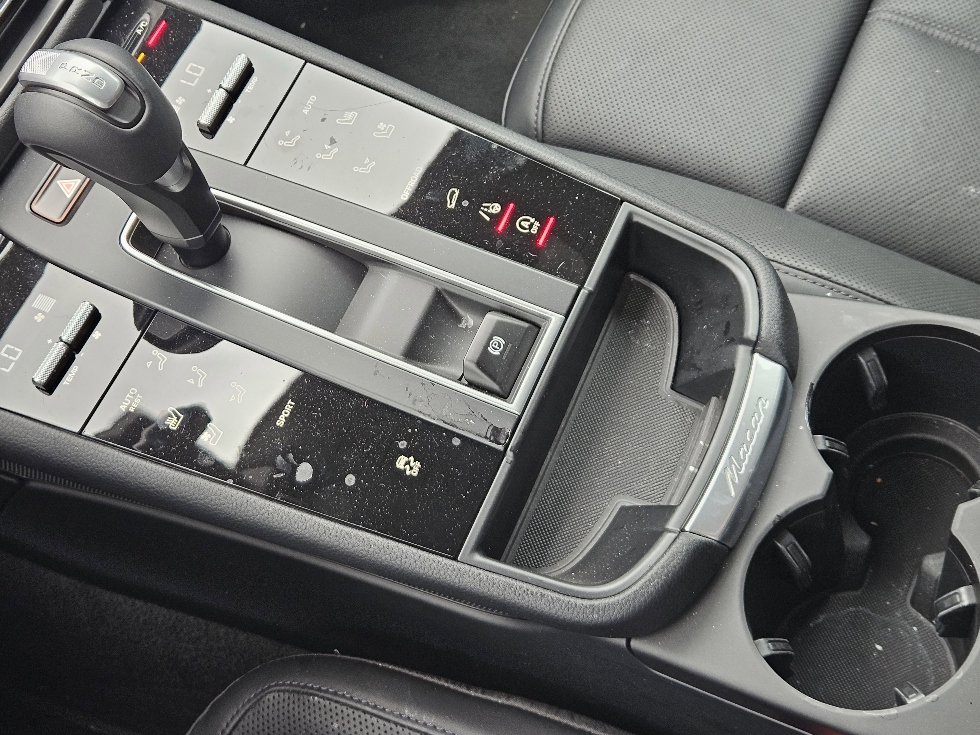 Certified 2025 Porsche Macan image 20