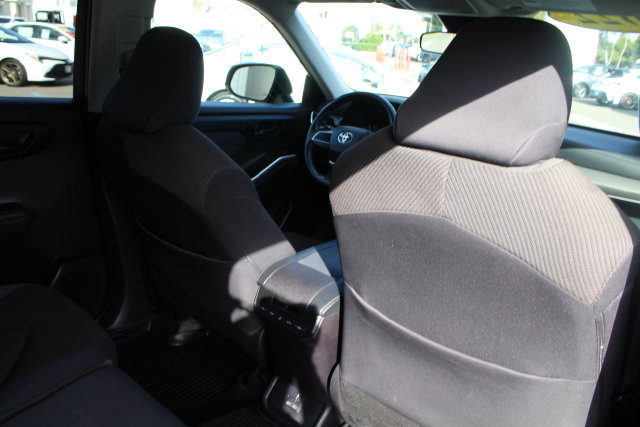 Used 2022 Toyota Highlander LE FWD image 28