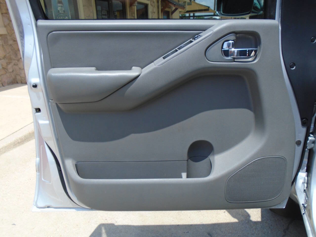 Used 2014 Nissan Frontier SL RWD image 28