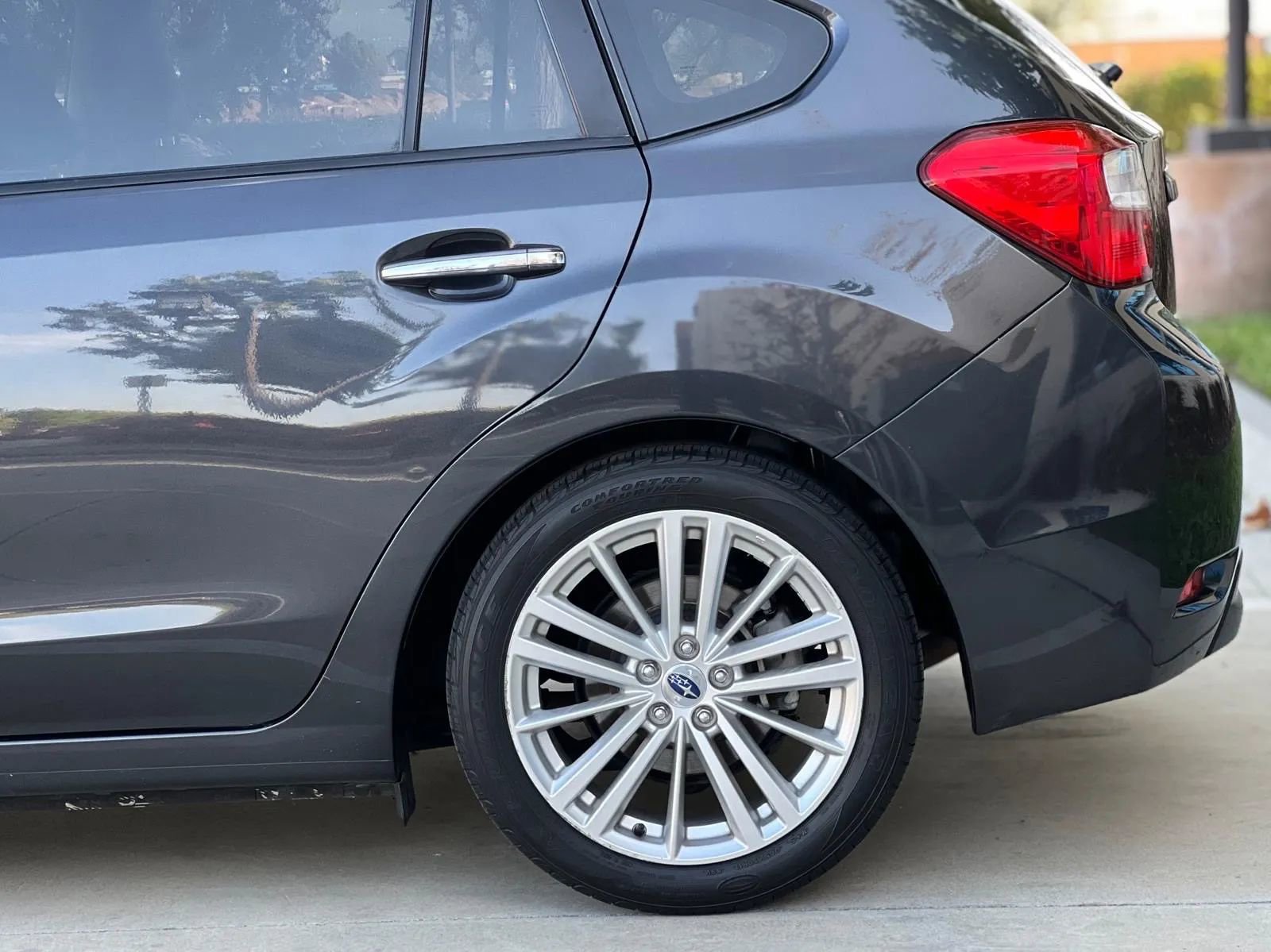 Used 2015 Subaru Impreza 2.0i Limited image 9