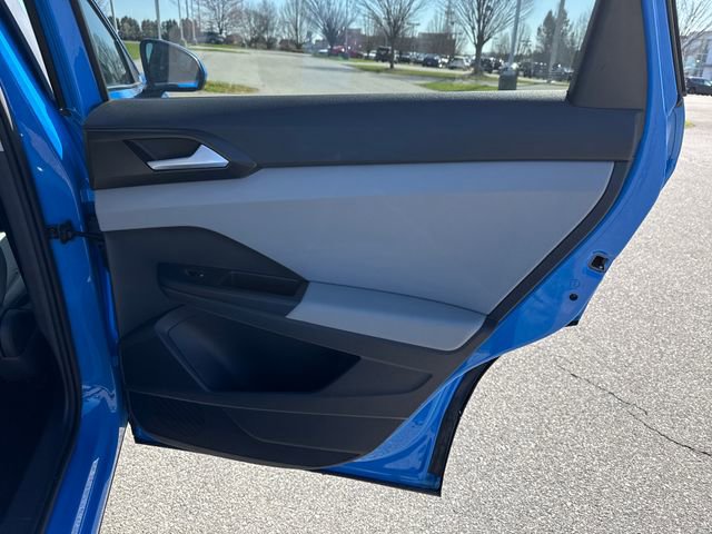 Used 2022 Volkswagen Taos SE w/ Panoramic Sunroof Package image 16