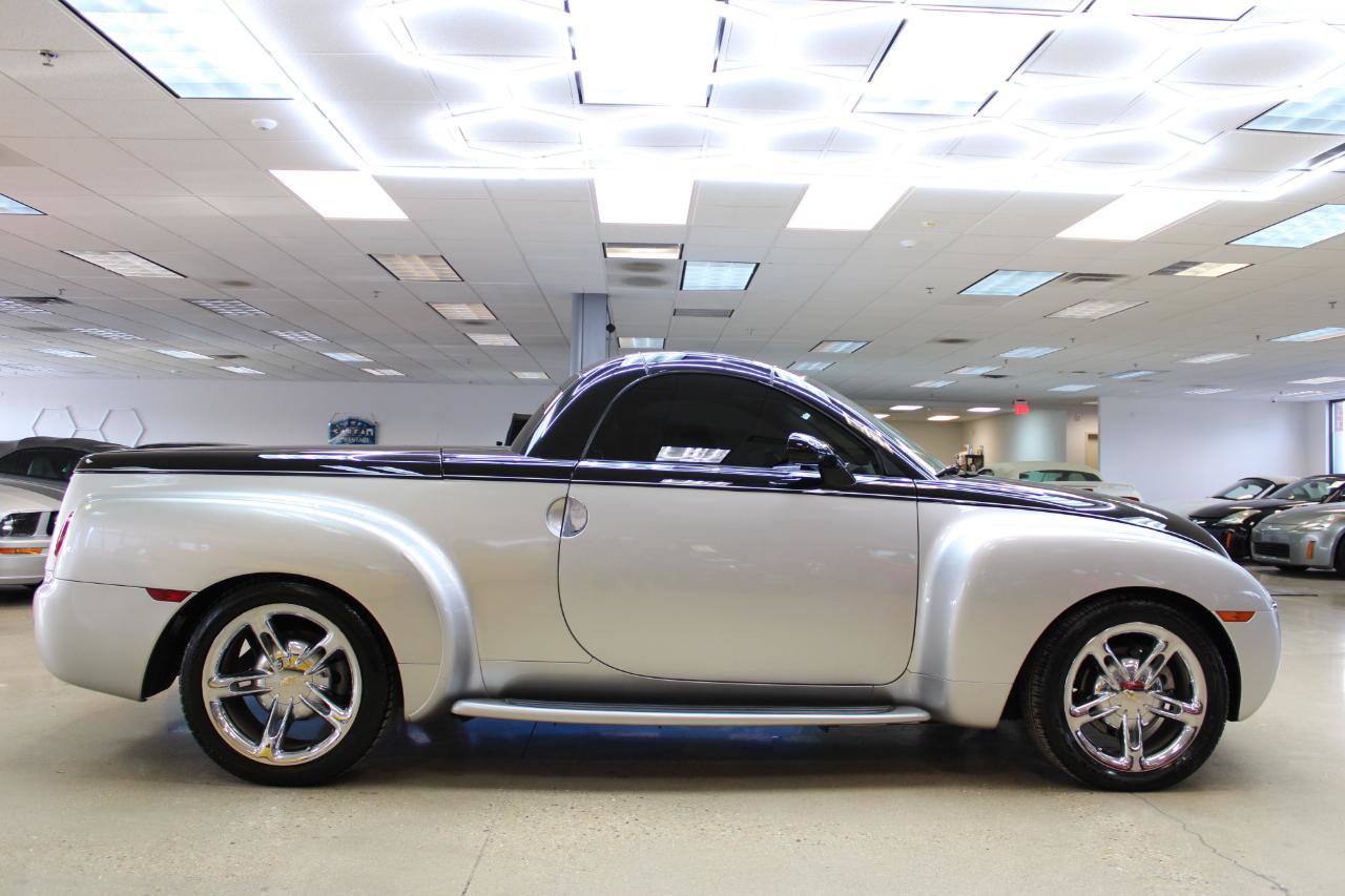Used 2006 Chevrolet SSR w/ Preferred Equipment Group RWD image 28