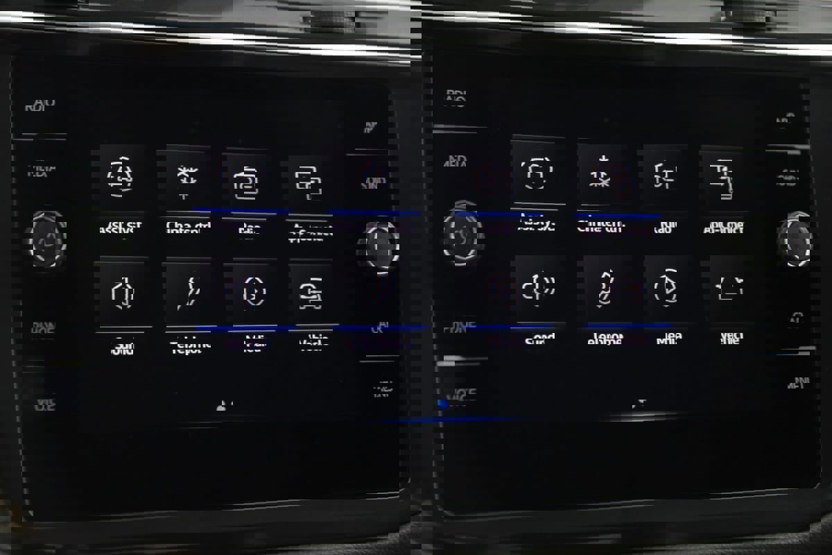 Used 2024 Volkswagen Tiguan SE image 32