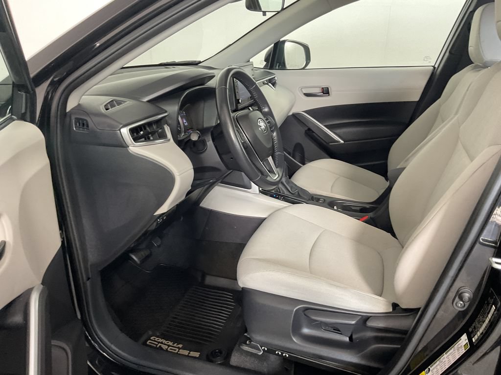 Used 2022 Toyota Corolla Cross LE AWD/4WD image 17