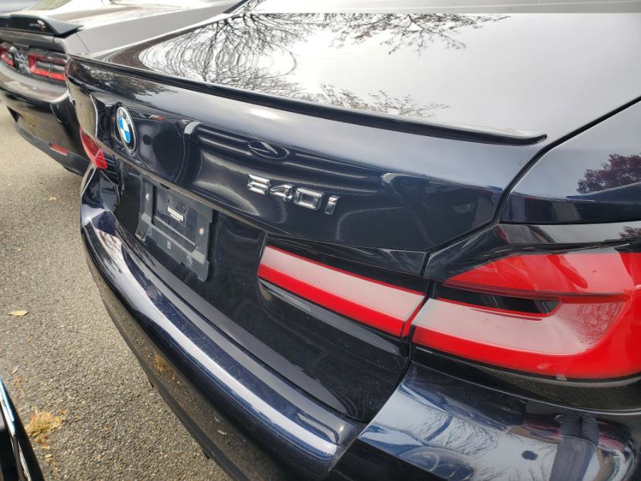 Used 2023 BMW 540i xDrive w/ M Sport Package image 3