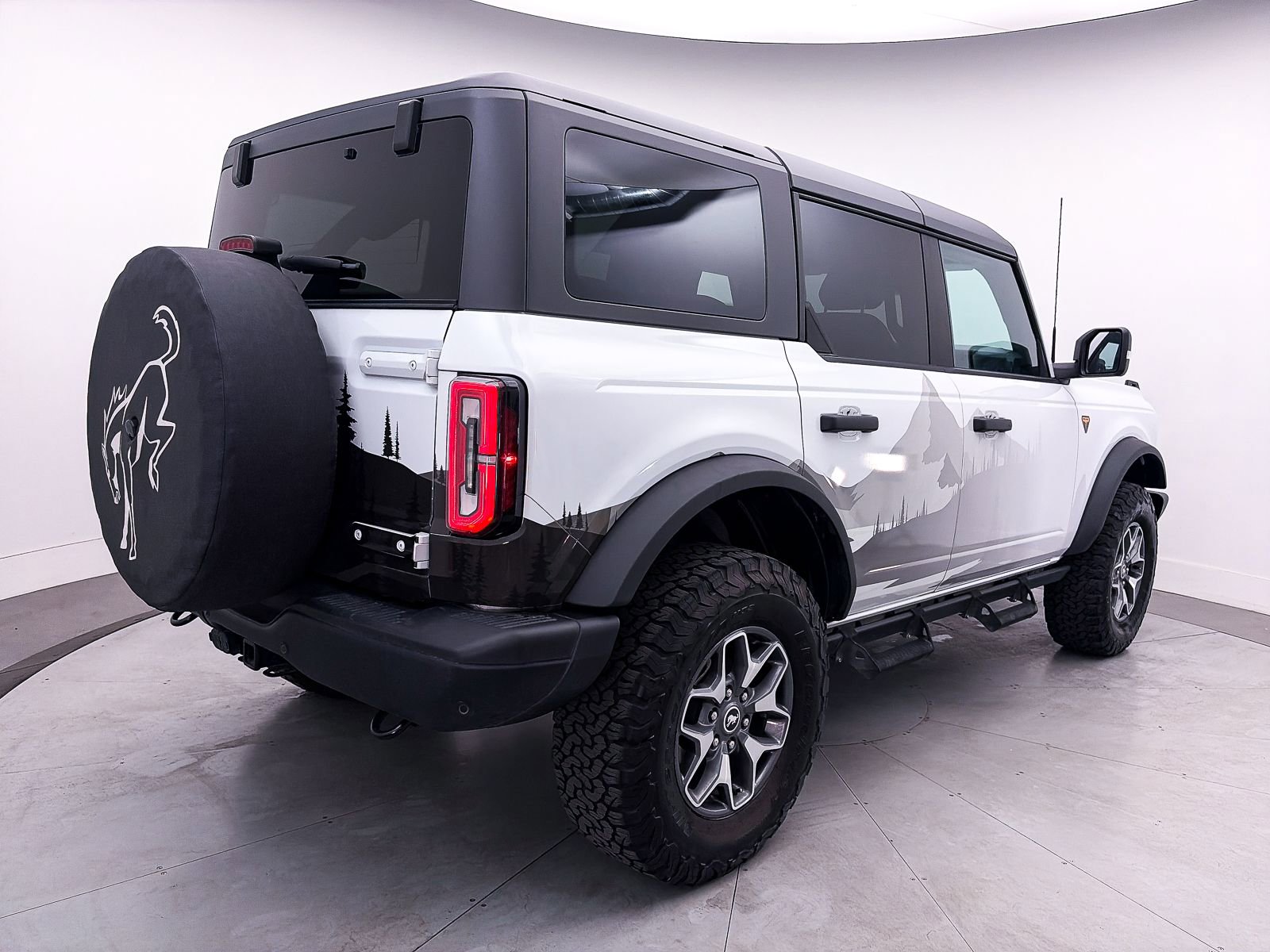 Used 2023 Ford Bronco Badlands image 15