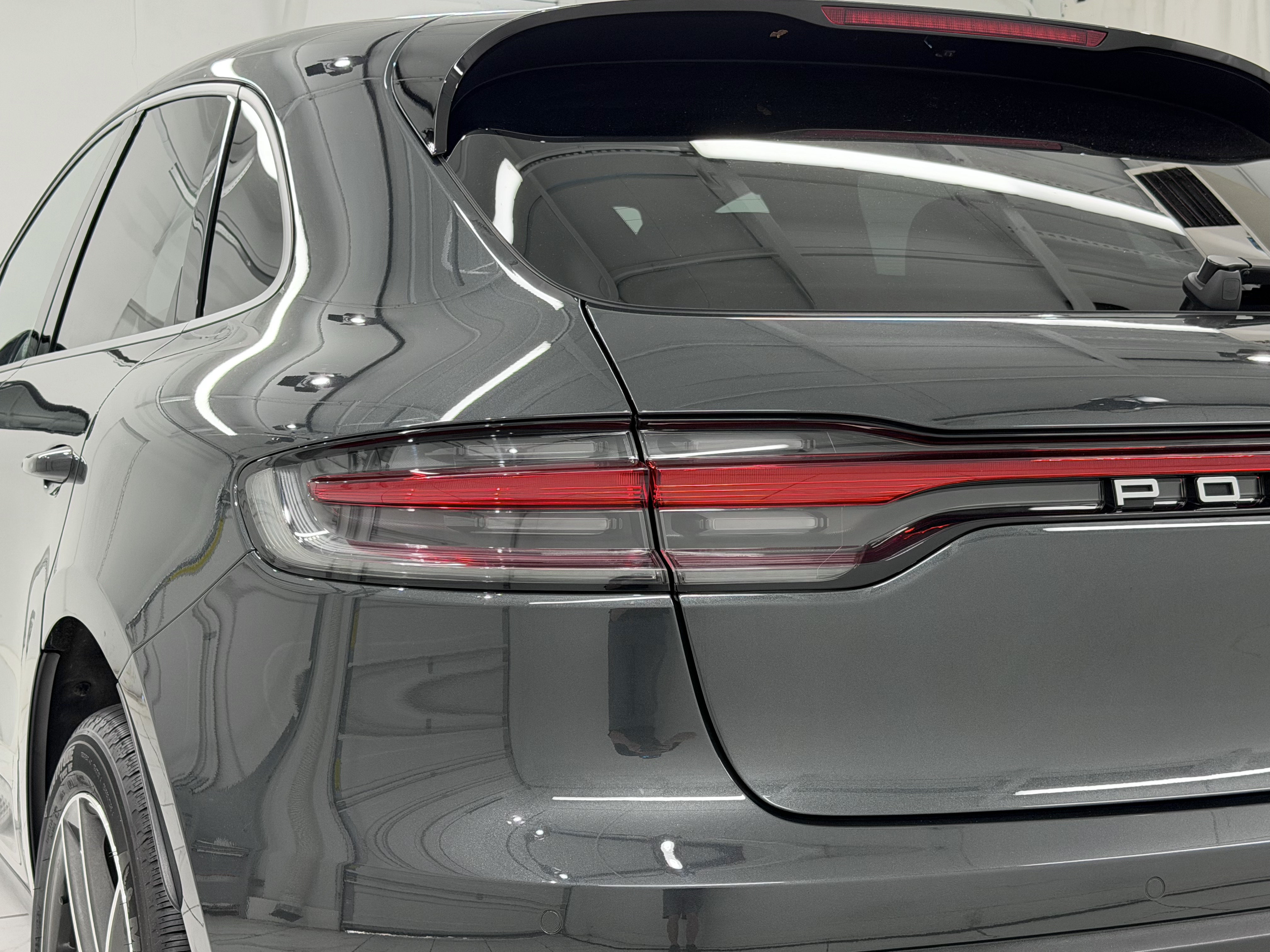 Certified 2024 Porsche Macan AWD/4WD image 18