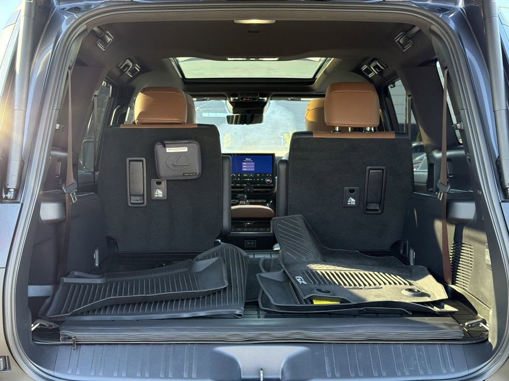 Used 2024 Lexus GX 550 w/ Accessory Package (Z1) AWD/4WD image 16
