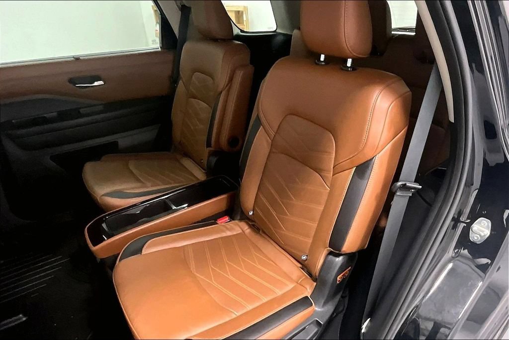 Used 2023 Nissan Pathfinder Platinum FWD image 32