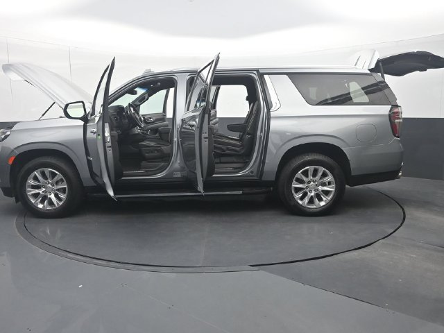 Used 2023 Chevrolet Suburban Premier AWD/4WD image 38