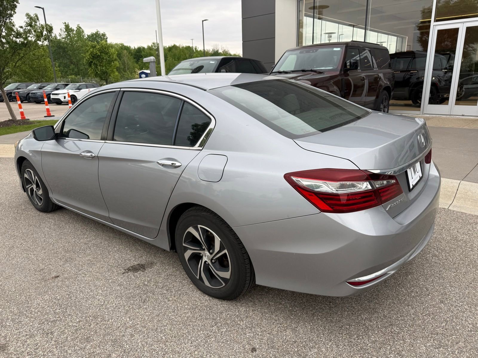 Used 2017 Honda Accord LX image 7