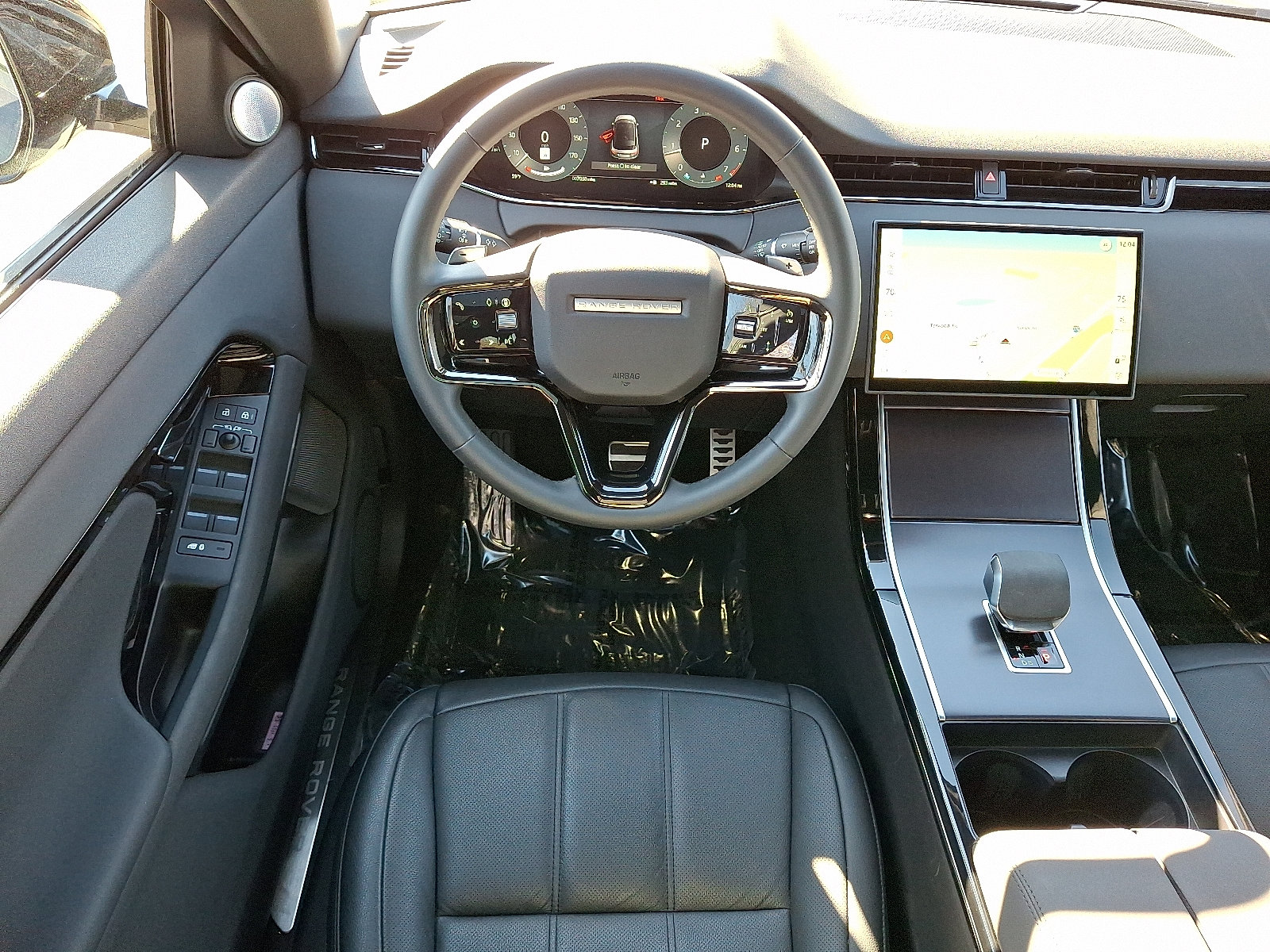 Used 2026 Land Rover Range Rover Evoque Dynamic SE AWD/4WD image 4