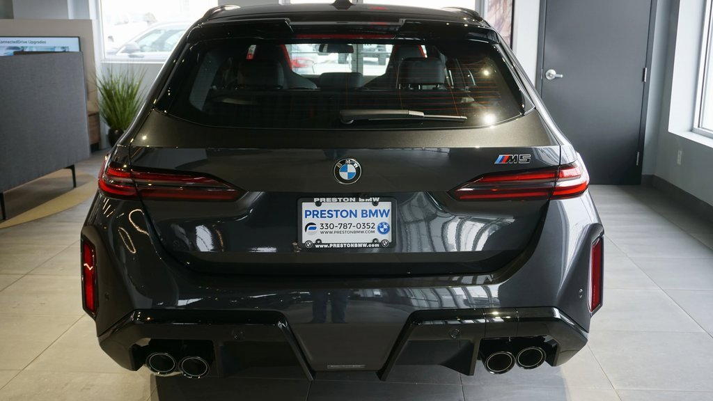 New 2026 BMW M5 Touring image 3