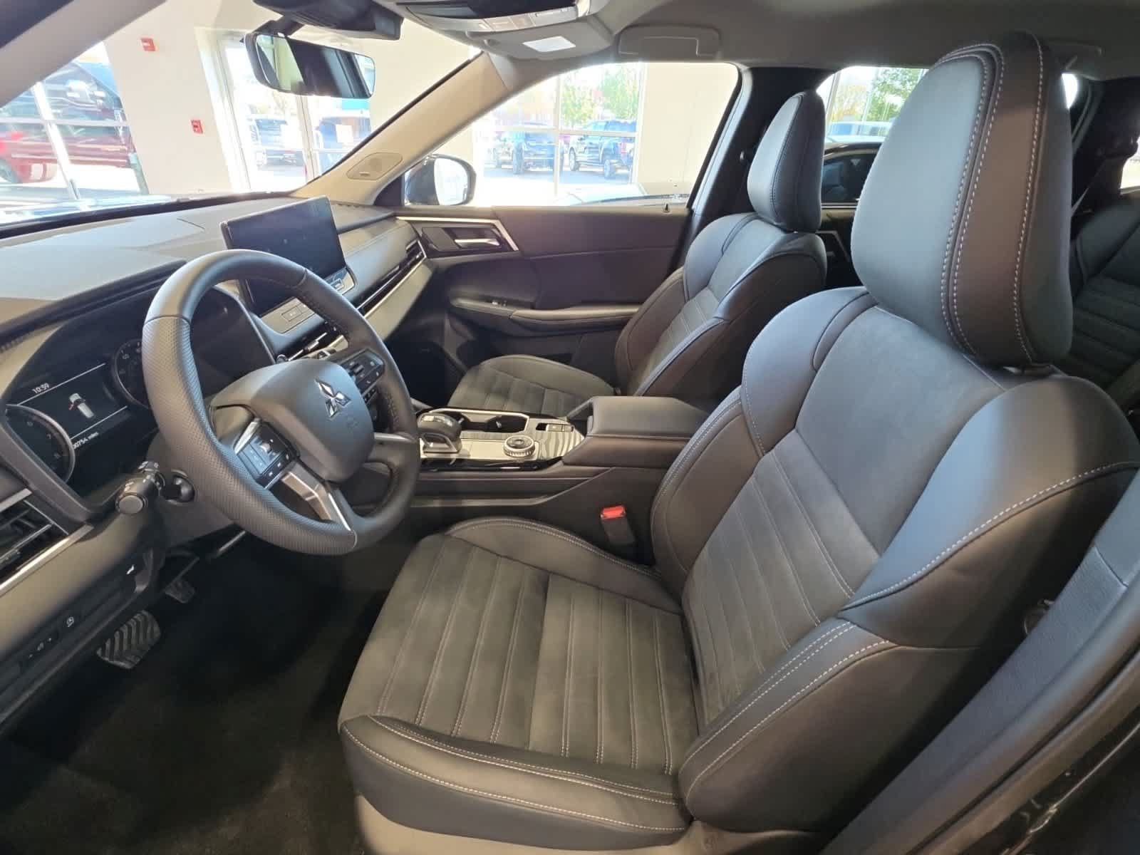 Used 2026 Mitsubishi Outlander SE FWD image 15