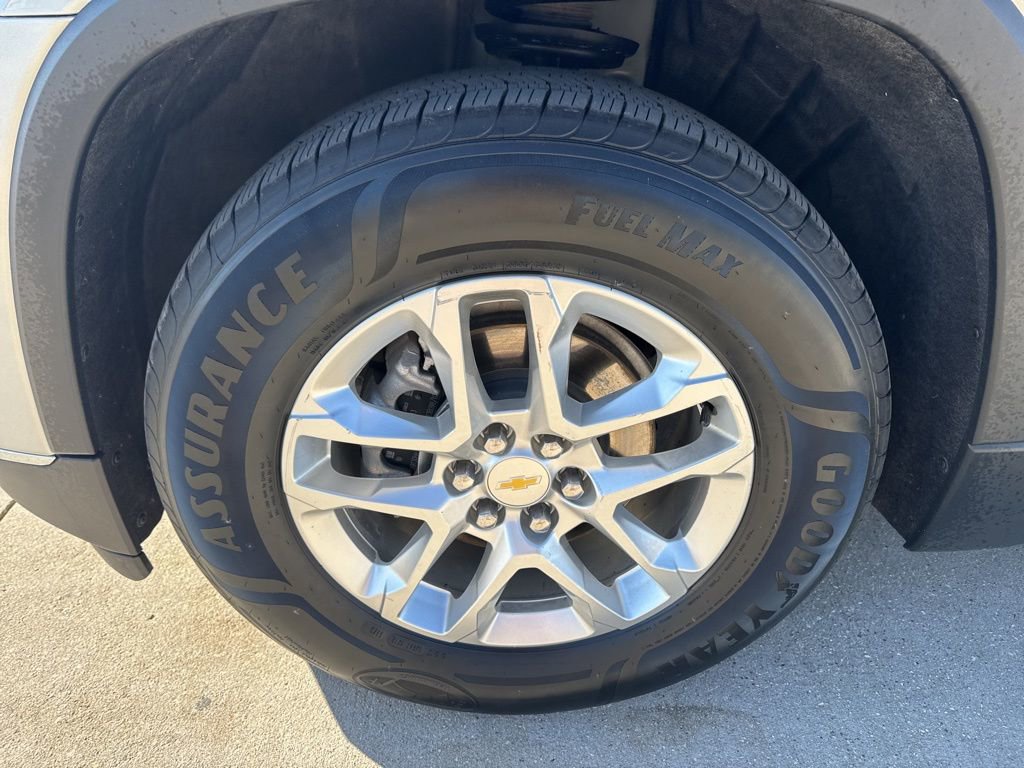 Used 2021 Chevrolet Traverse LT AWD/4WD image 3