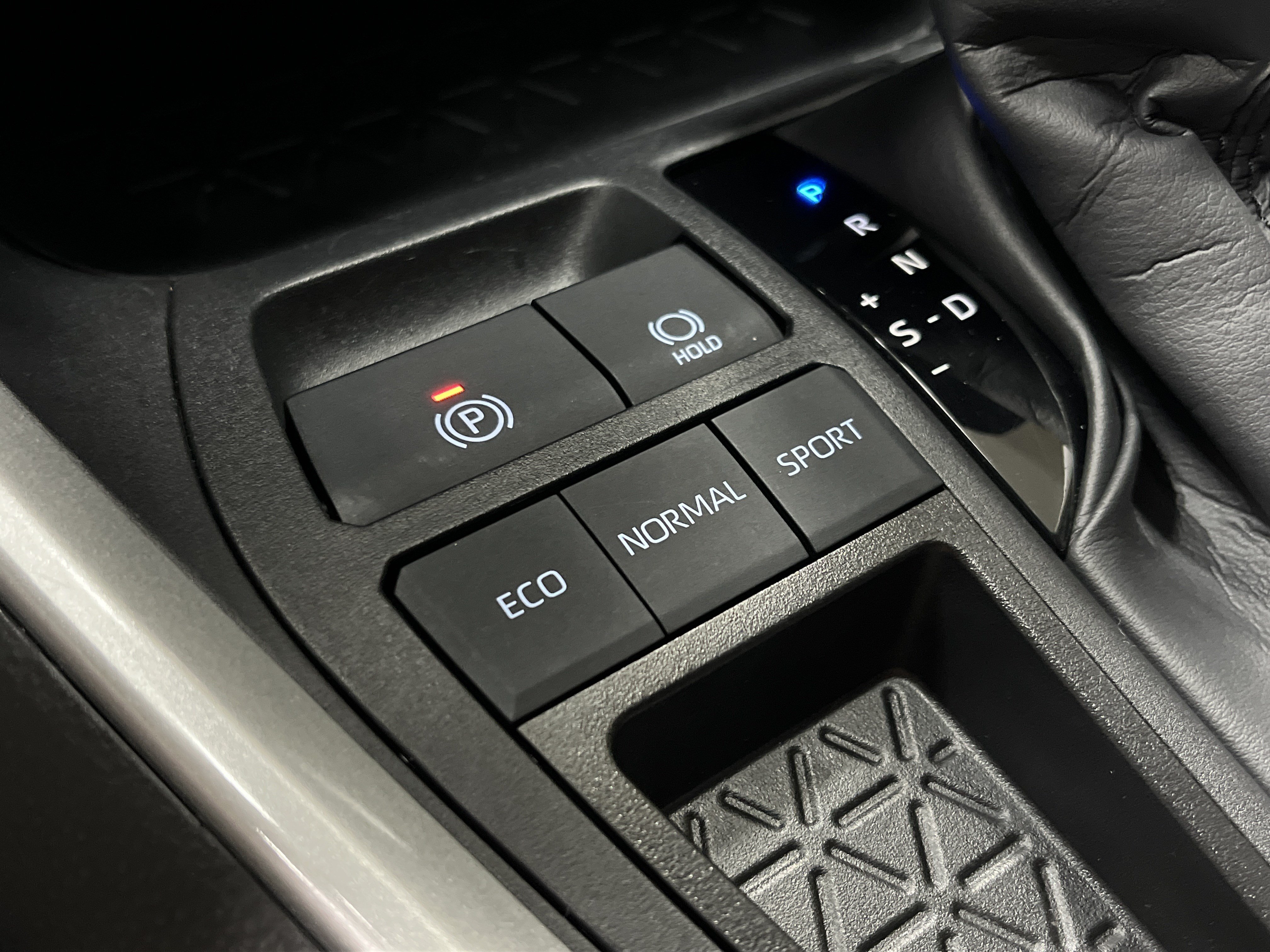 Certified 2024 Toyota RAV4 LE FWD image 36