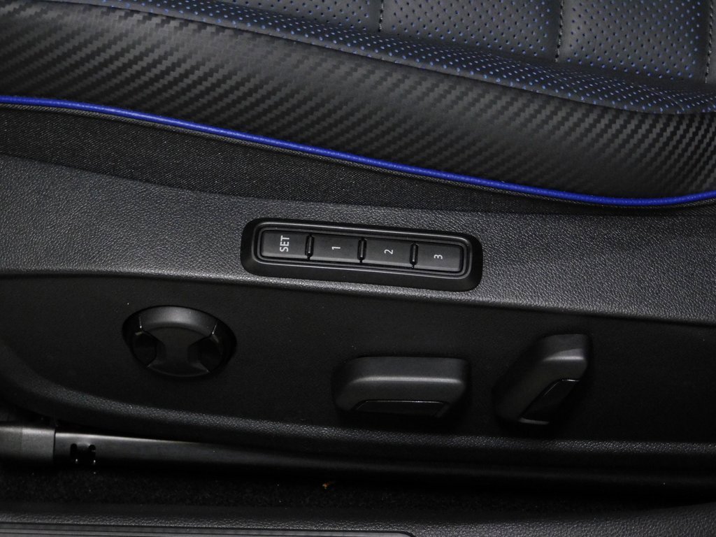 Used 2025 Volkswagen Golf image 35