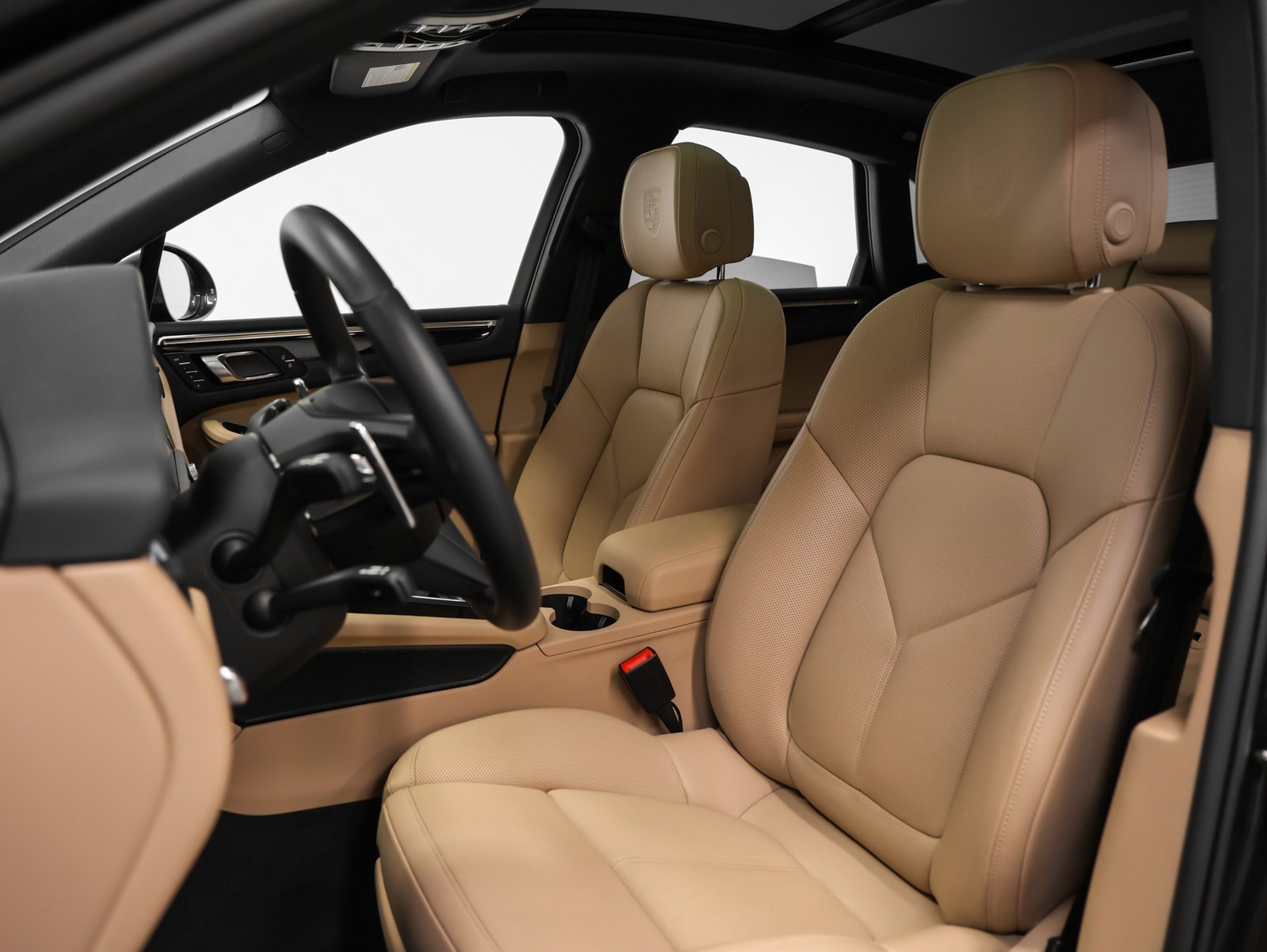 Used 2025 Porsche Macan image 5