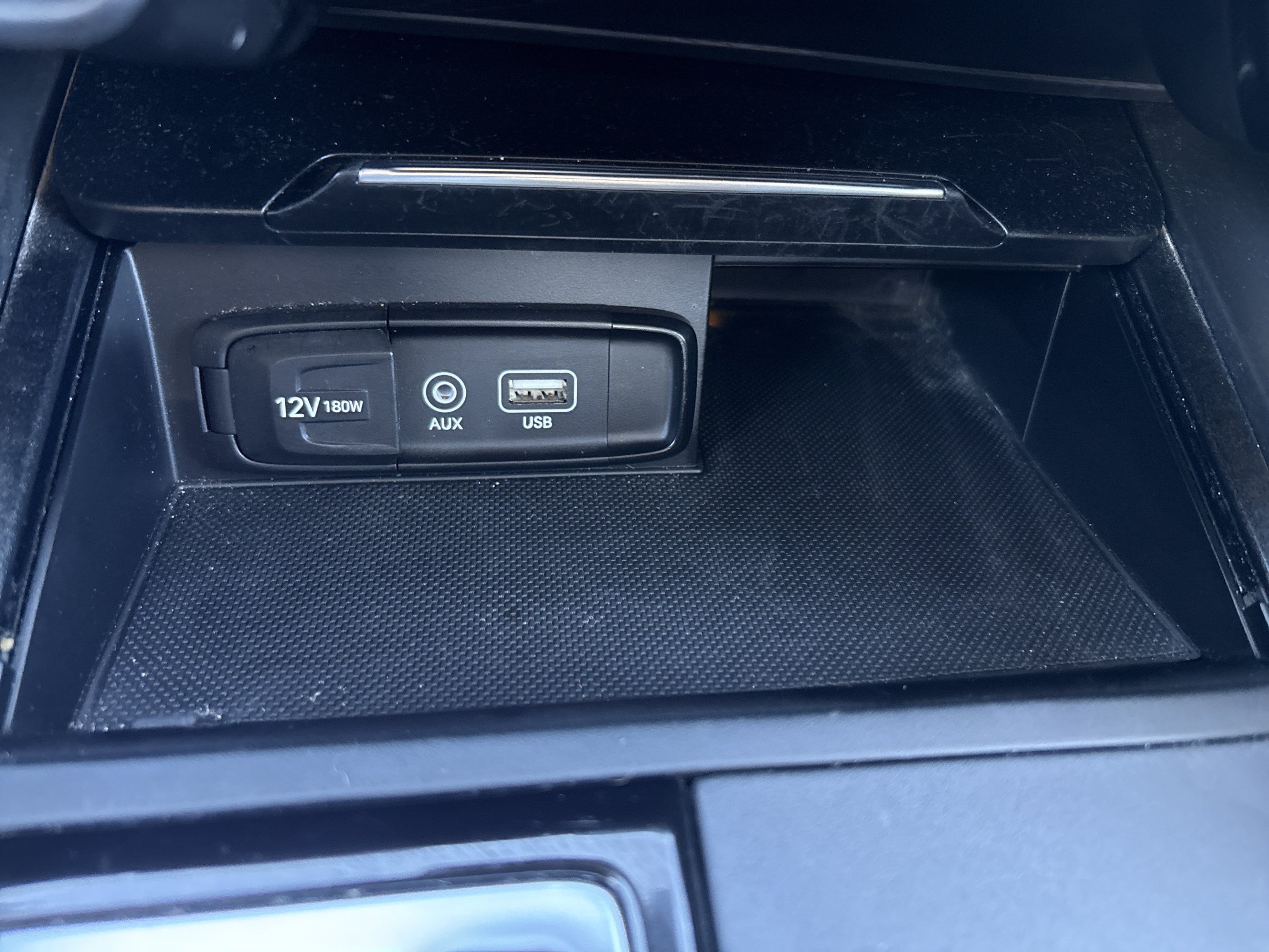 Used 2020 Genesis G70 2.0T RWD image 15