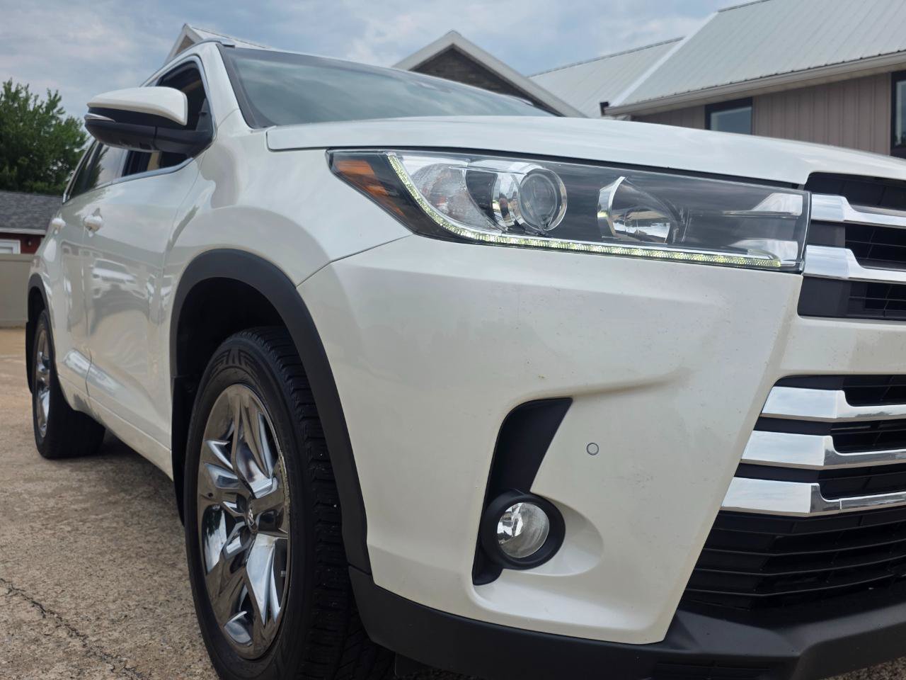 Used 2017 Toyota Highlander Limited Platinum AWD/4WD image 32