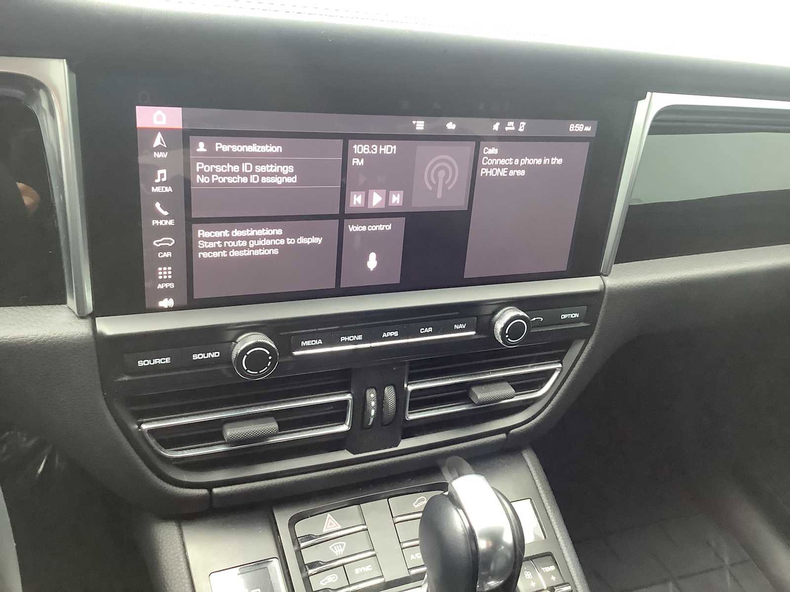 Used 2021 Porsche Macan image 17