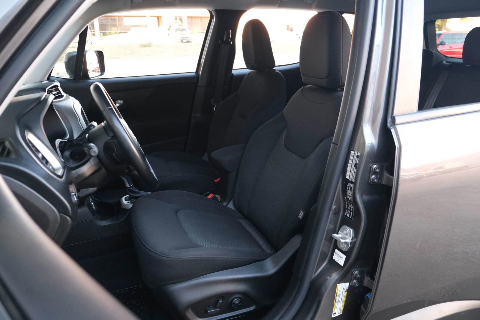 Used 2017 Jeep Renegade Latitude image 21