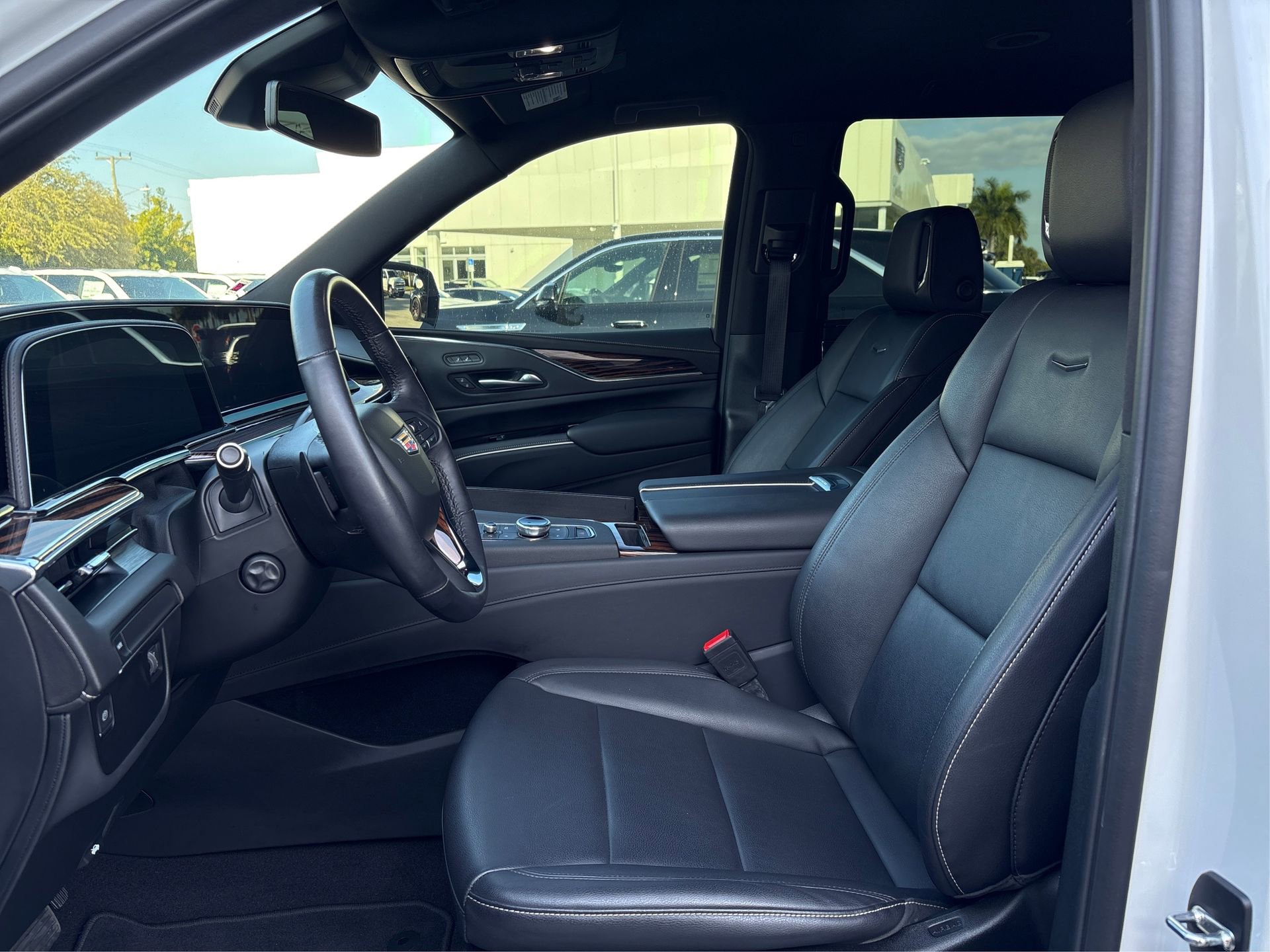 Certified 2024 Cadillac Escalade Luxury image 11