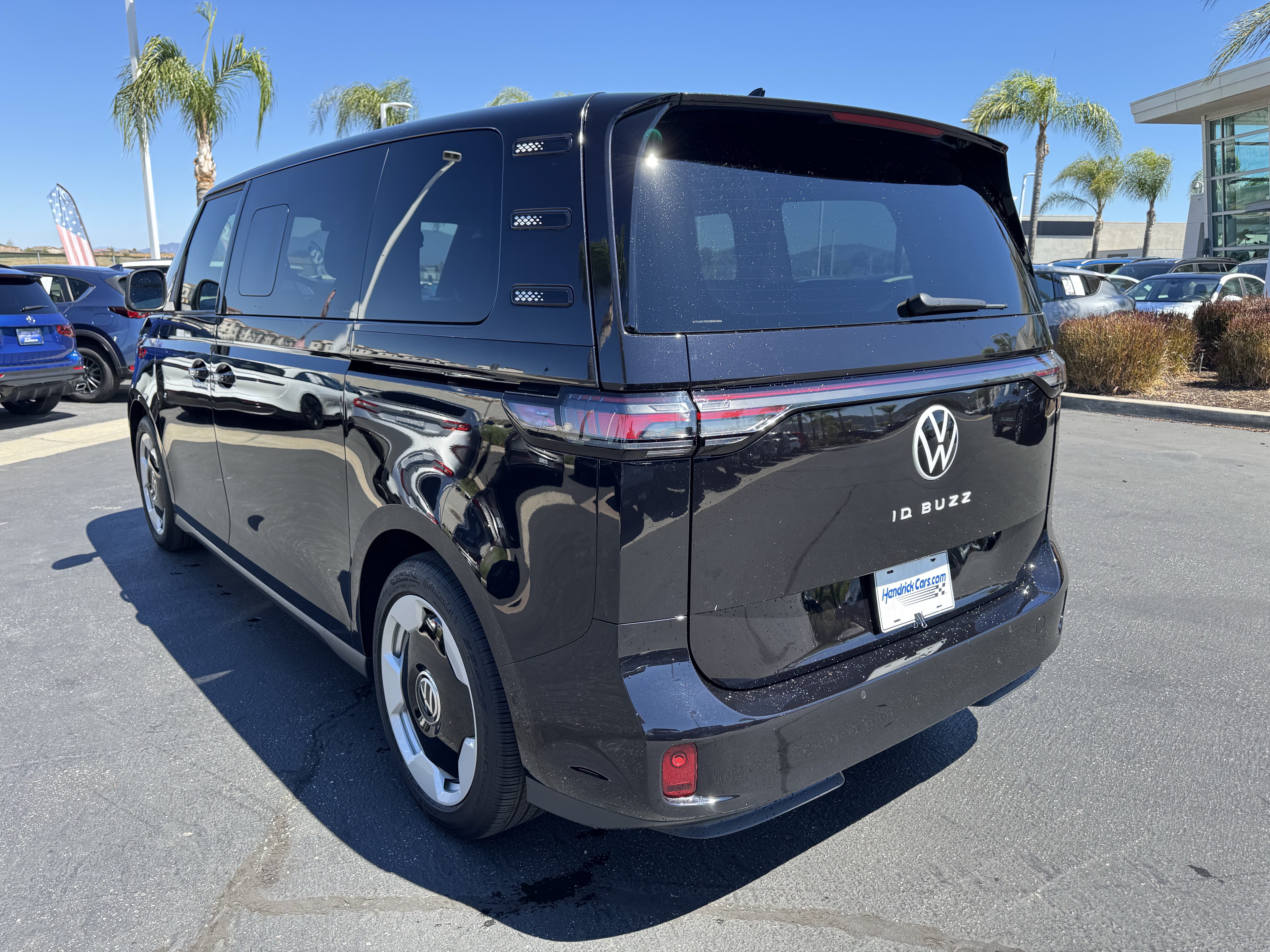 Certified 2025 Volkswagen ID. Buzz Pro S RWD image 7