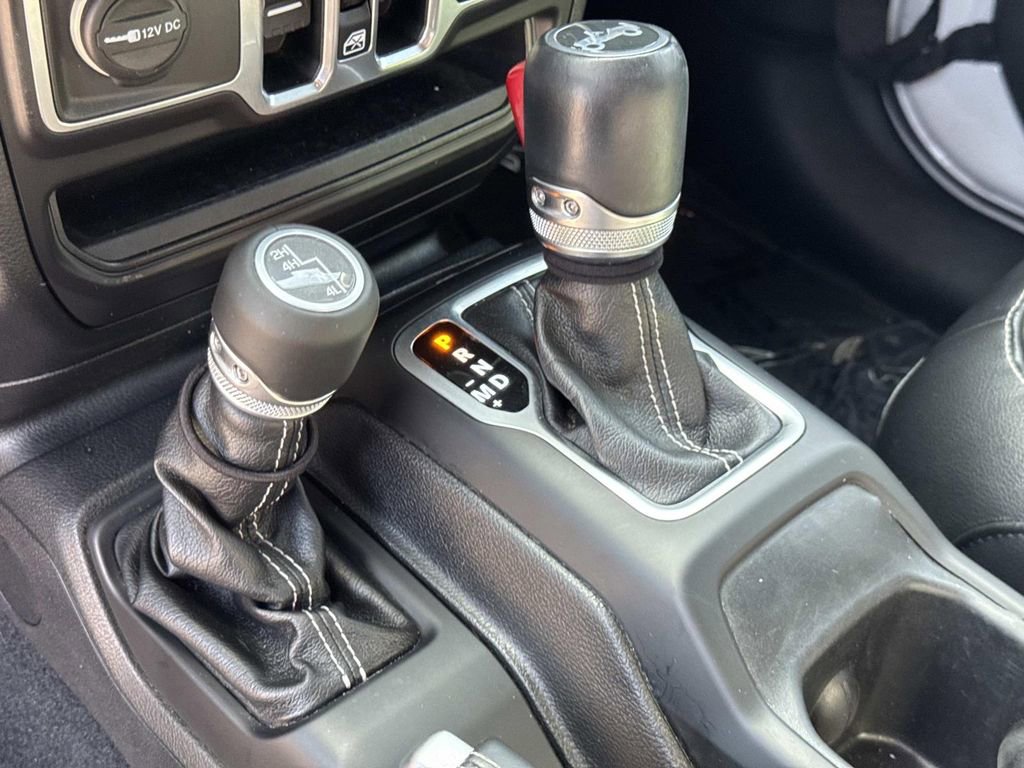 Used 2018 Jeep Wrangler Unlimited Sahara image 17