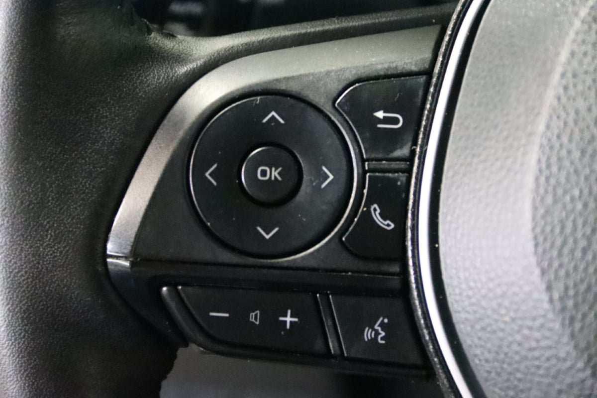 Used 2022 Toyota RAV4 XLE Premium AWD/4WD image 15