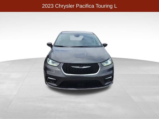 Used 2023 Chrysler Pacifica Touring-L FWD image 2